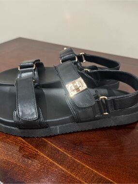 Fitory Black Leather Women’s Strap Sandals with Gold Hardware